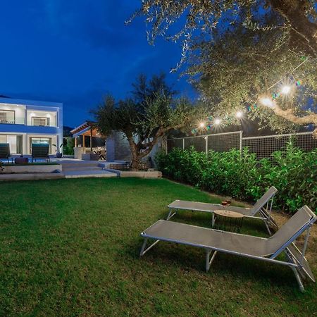 Kalipádhon Antonia Villa - Luxurious Serenity With Private Pool, By Zantewize מראה חיצוני תמונה