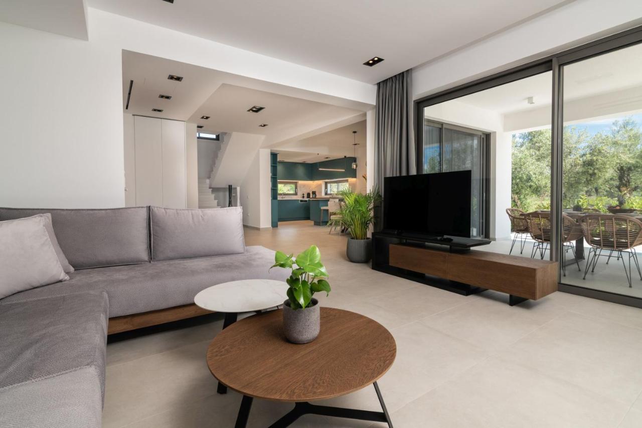 Kalipádhon Antonia Villa - Luxurious Serenity With Private Pool, By Zantewize מראה חיצוני תמונה