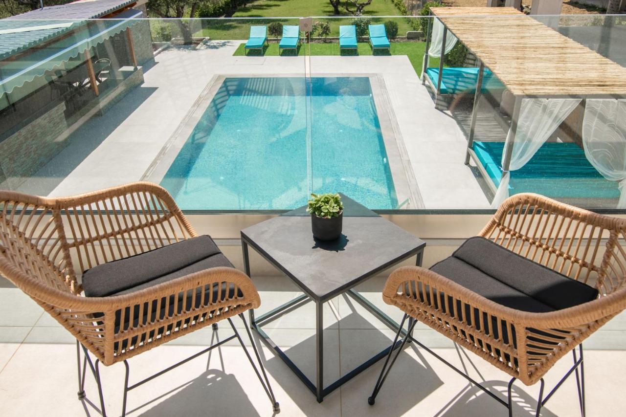 Kalipádhon Antonia Villa - Luxurious Serenity With Private Pool, By Zantewize מראה חיצוני תמונה