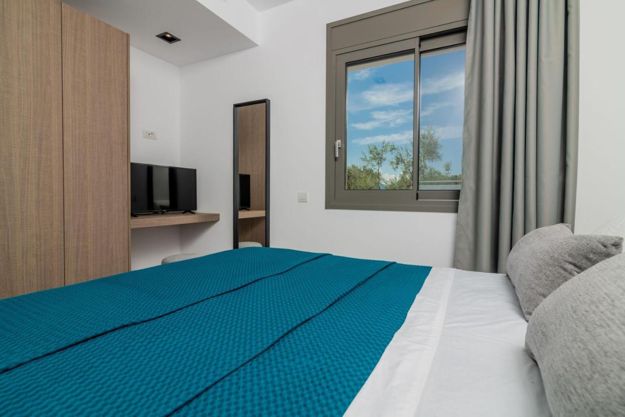 Kalipádhon Antonia Villa - Luxurious Serenity With Private Pool, By Zantewize מראה חיצוני תמונה