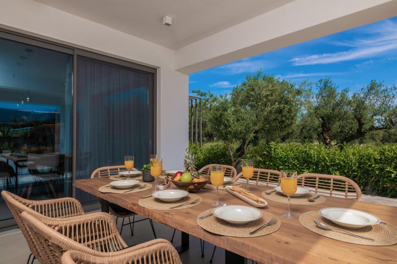 Kalipádhon Antonia Villa - Luxurious Serenity With Private Pool, By Zantewize מראה חיצוני תמונה