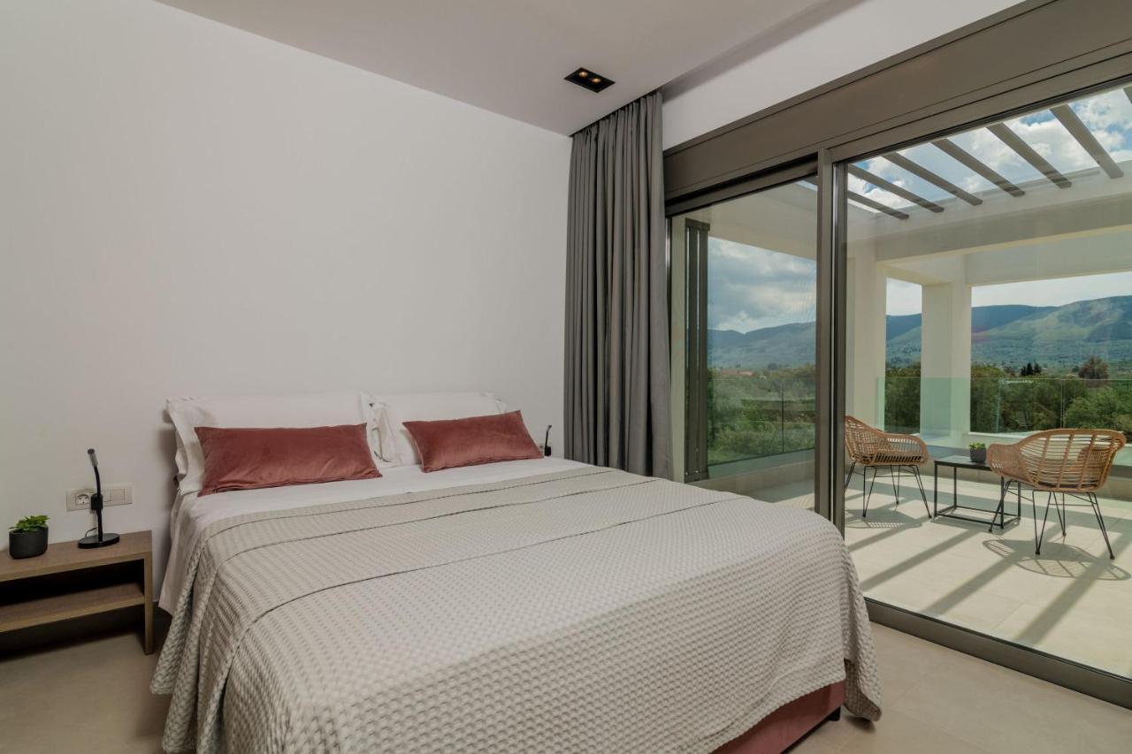 Kalipádhon Antonia Villa - Luxurious Serenity With Private Pool, By Zantewize מראה חיצוני תמונה