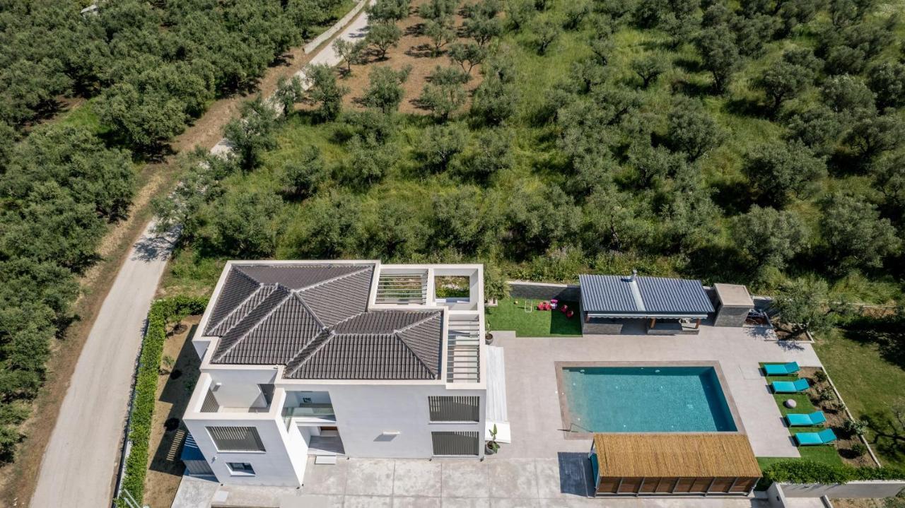 Kalipádhon Antonia Villa - Luxurious Serenity With Private Pool, By Zantewize מראה חיצוני תמונה
