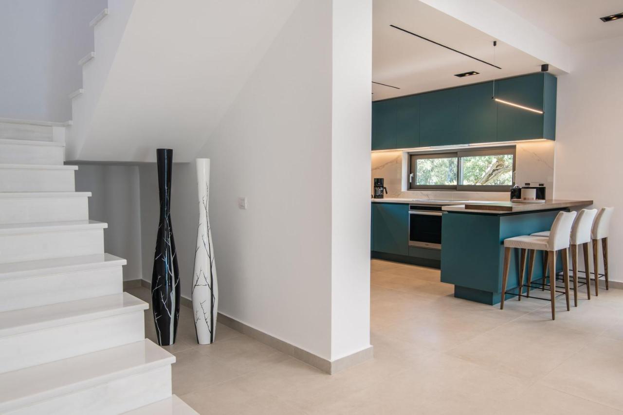 Kalipádhon Antonia Villa - Luxurious Serenity With Private Pool, By Zantewize מראה חיצוני תמונה