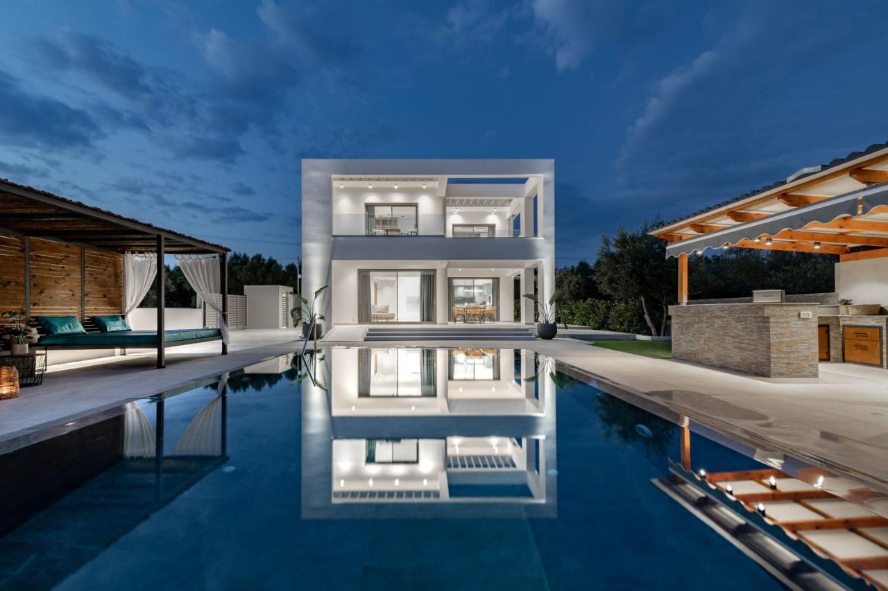 Kalipádhon Antonia Villa - Luxurious Serenity With Private Pool, By Zantewize מראה חיצוני תמונה