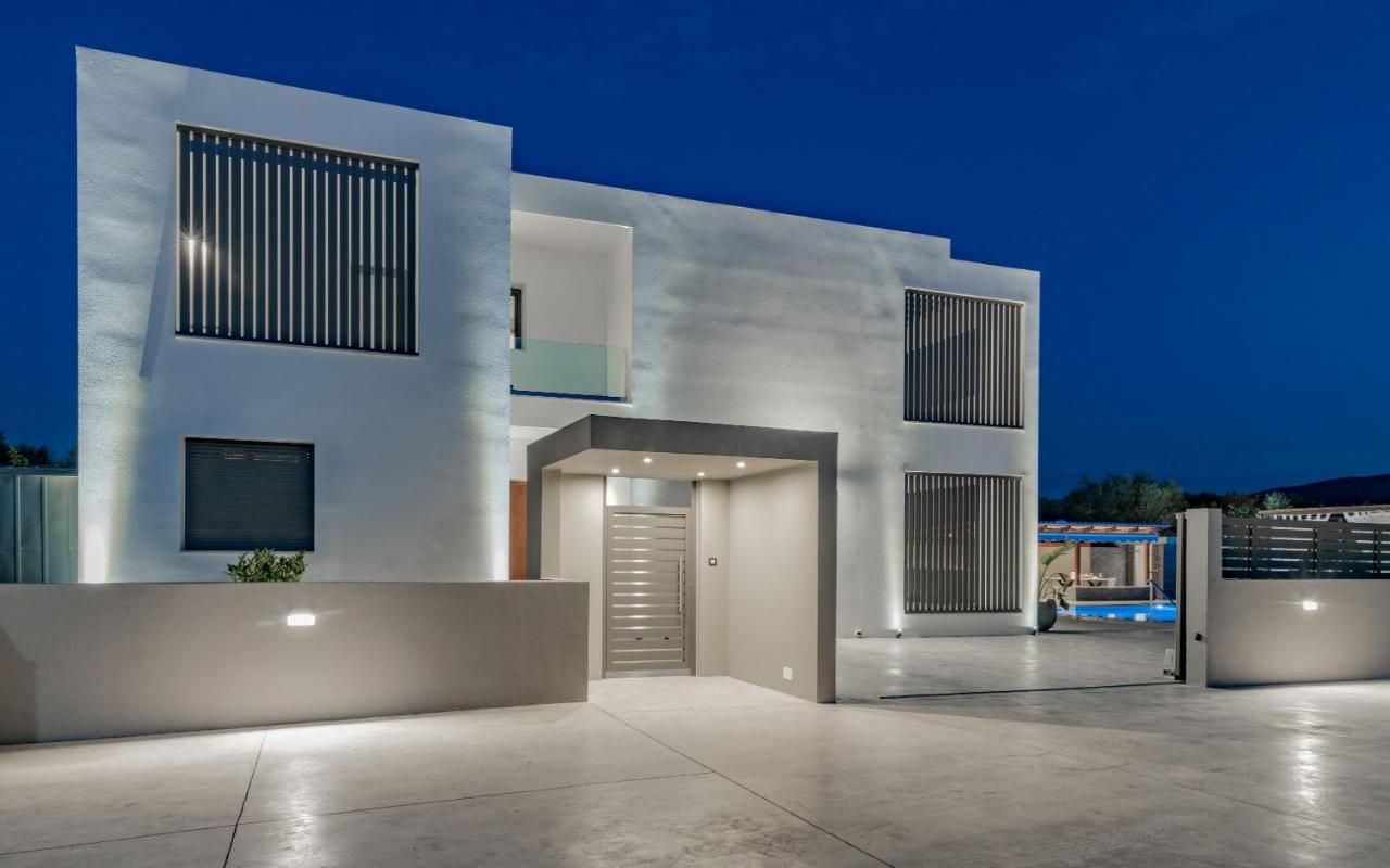 Kalipádhon Antonia Villa - Luxurious Serenity With Private Pool, By Zantewize מראה חיצוני תמונה