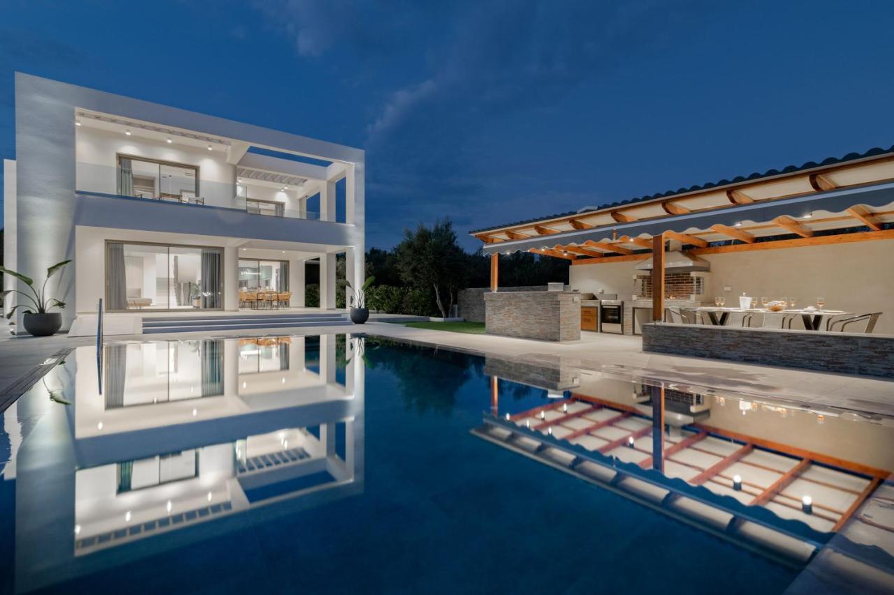 Kalipádhon Antonia Villa - Luxurious Serenity With Private Pool, By Zantewize מראה חיצוני תמונה