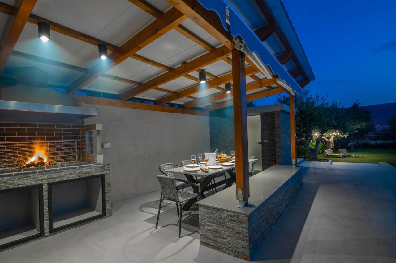 Kalipádhon Antonia Villa - Luxurious Serenity With Private Pool, By Zantewize מראה חיצוני תמונה